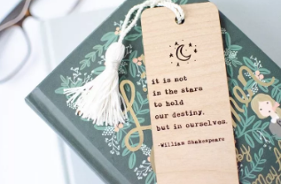 激光雕刻精致書(shū)簽，伴您遨游知識(shí)的海洋！