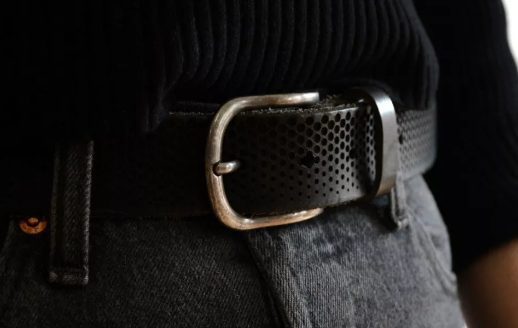 激光打標腰帶，秋冬也能擁有玲瓏曲線