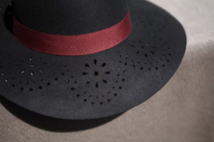 激光鏤空毛氈帽，這個(gè)冬天保你“帽”美如花